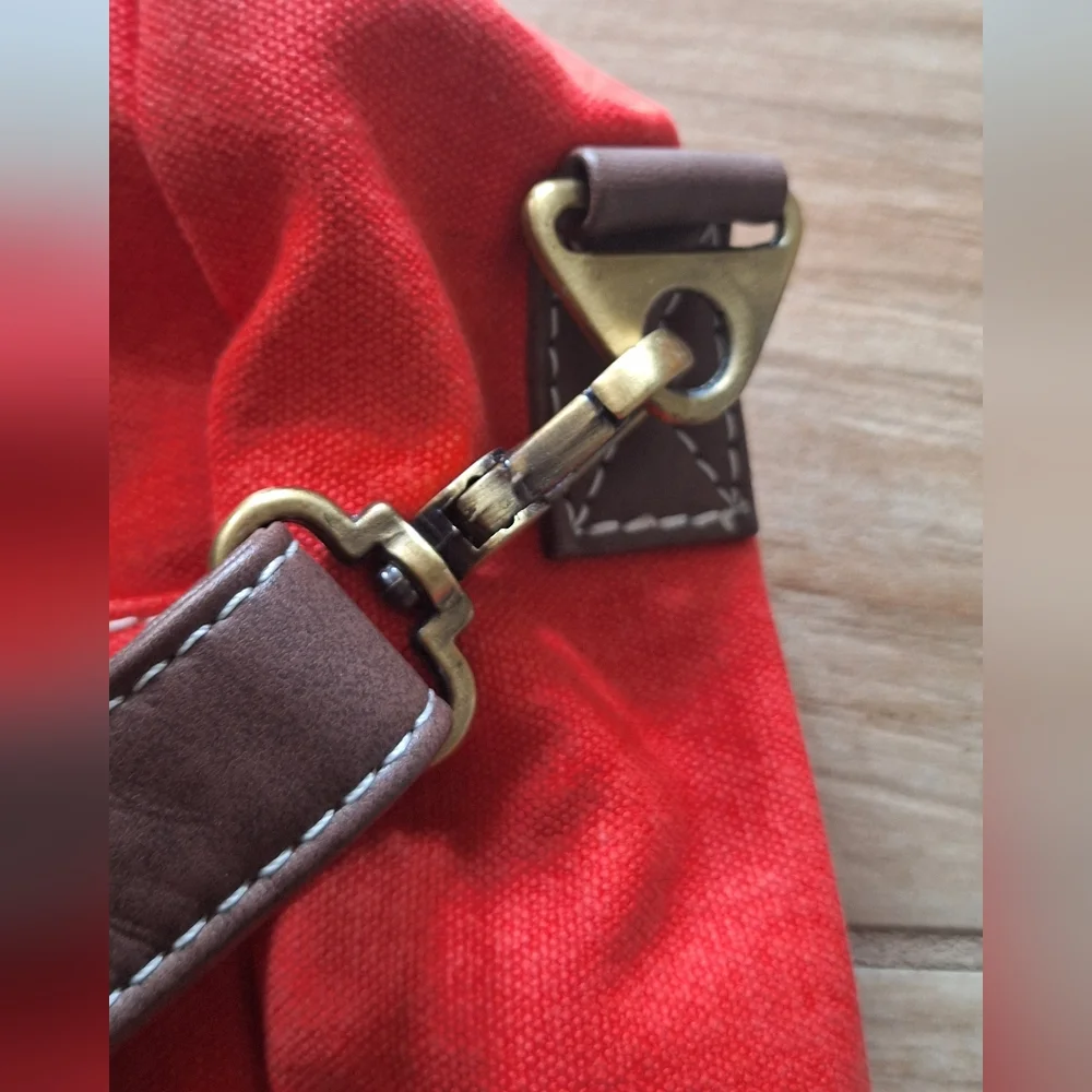 Maika crossbody computer